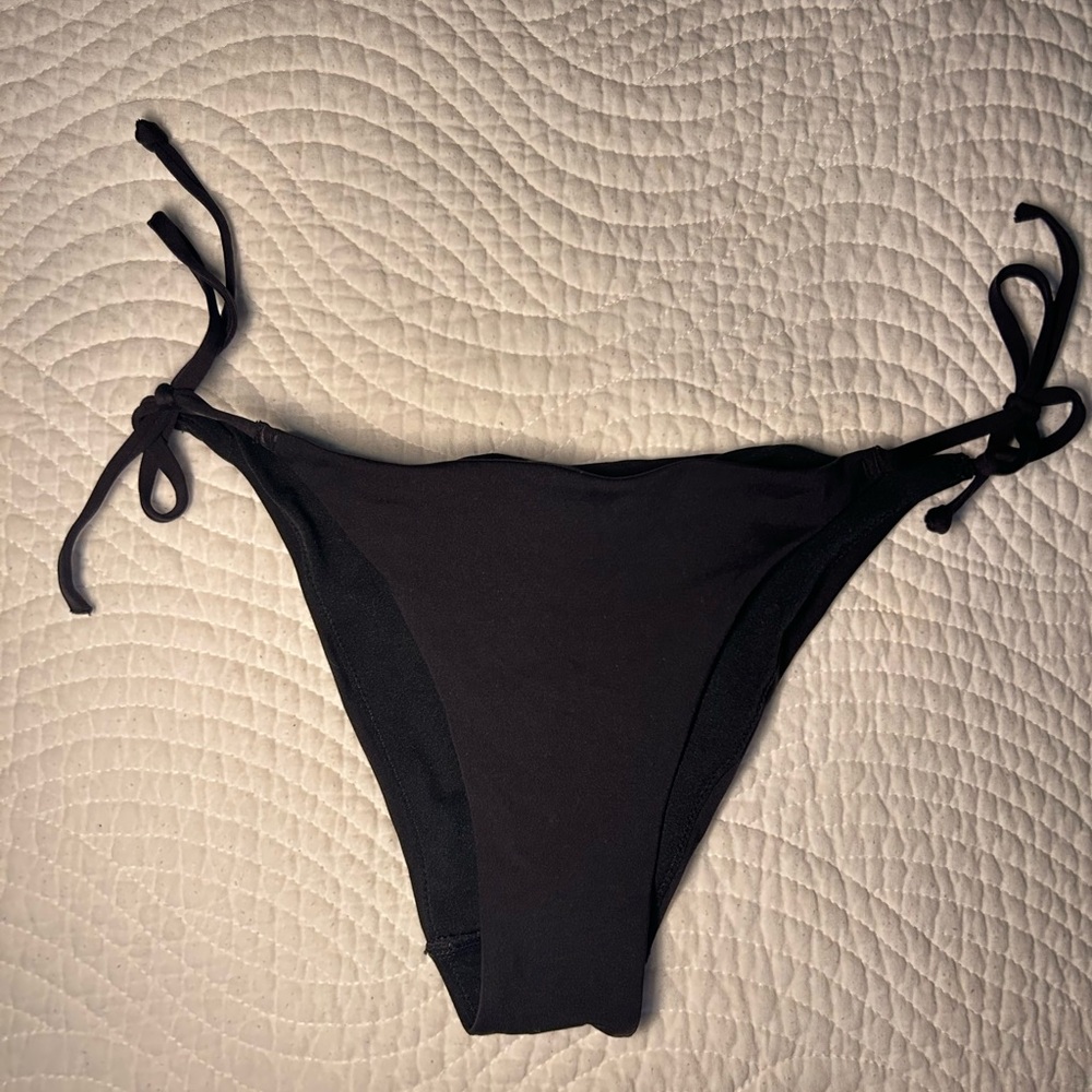 H&M • Ruched String Bikini Bottom - Picture 4 of 4